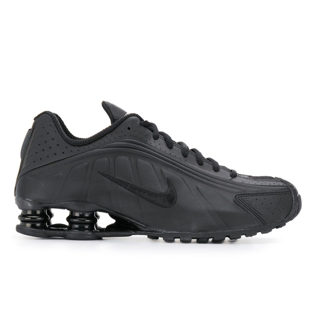 Nike Shox R4 triple black size 5.5